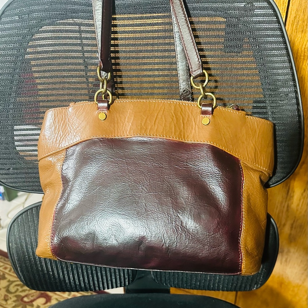 Elegant Two-Tone Leather Handbag